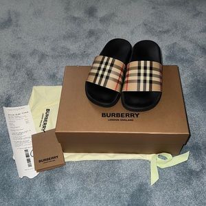 AUTHENTIC Burberry Furley Vintage Check slides